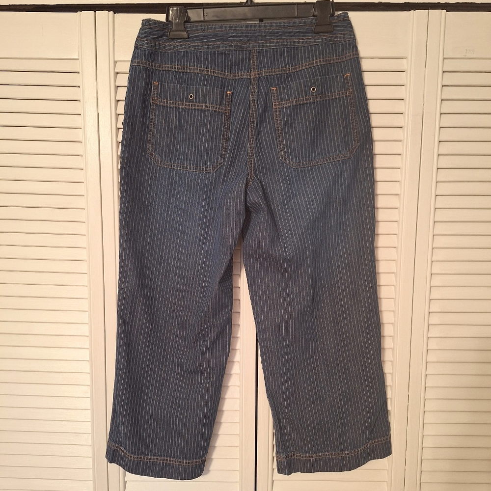 Chico's Railroad pinstripe cotton crop capri Jean's sz 1 8 *A1 - Picture 2 of 7